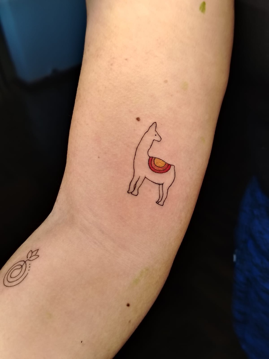 Fine Line Tattoo